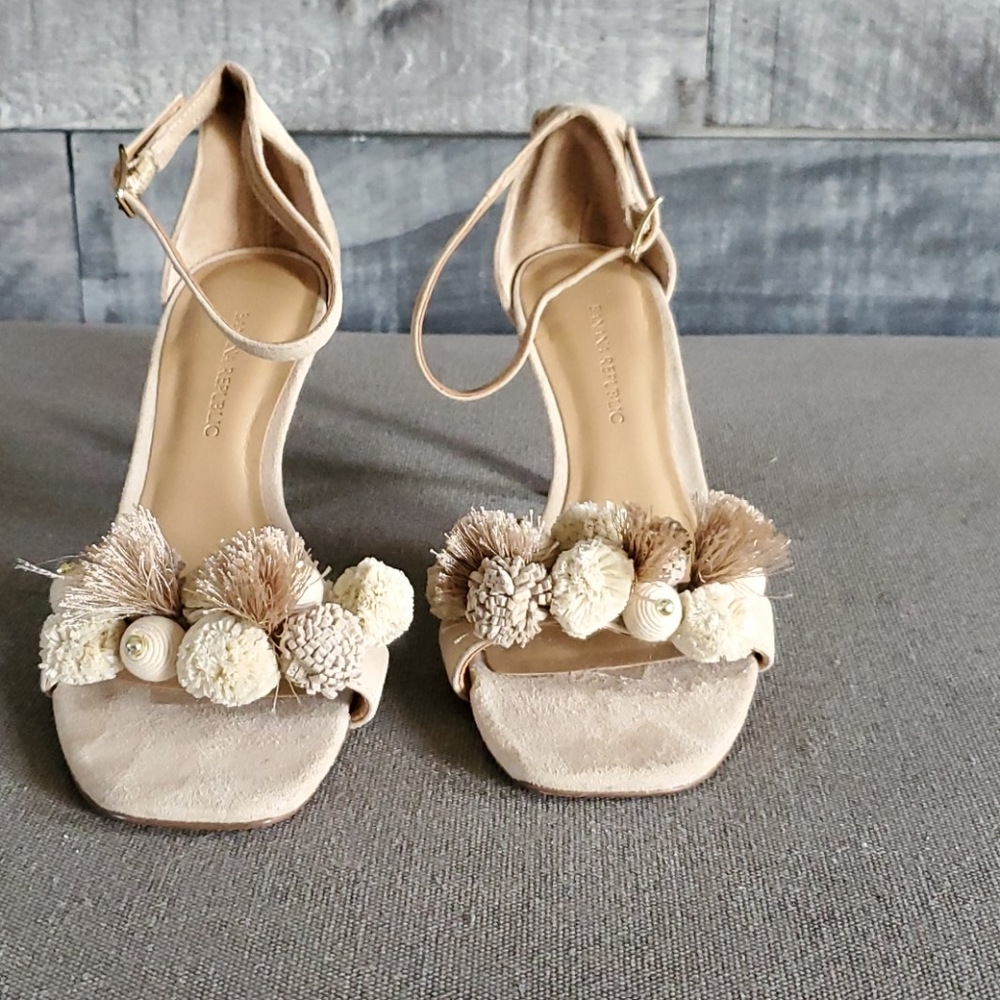 Banana Republic suede heels  size 5.5